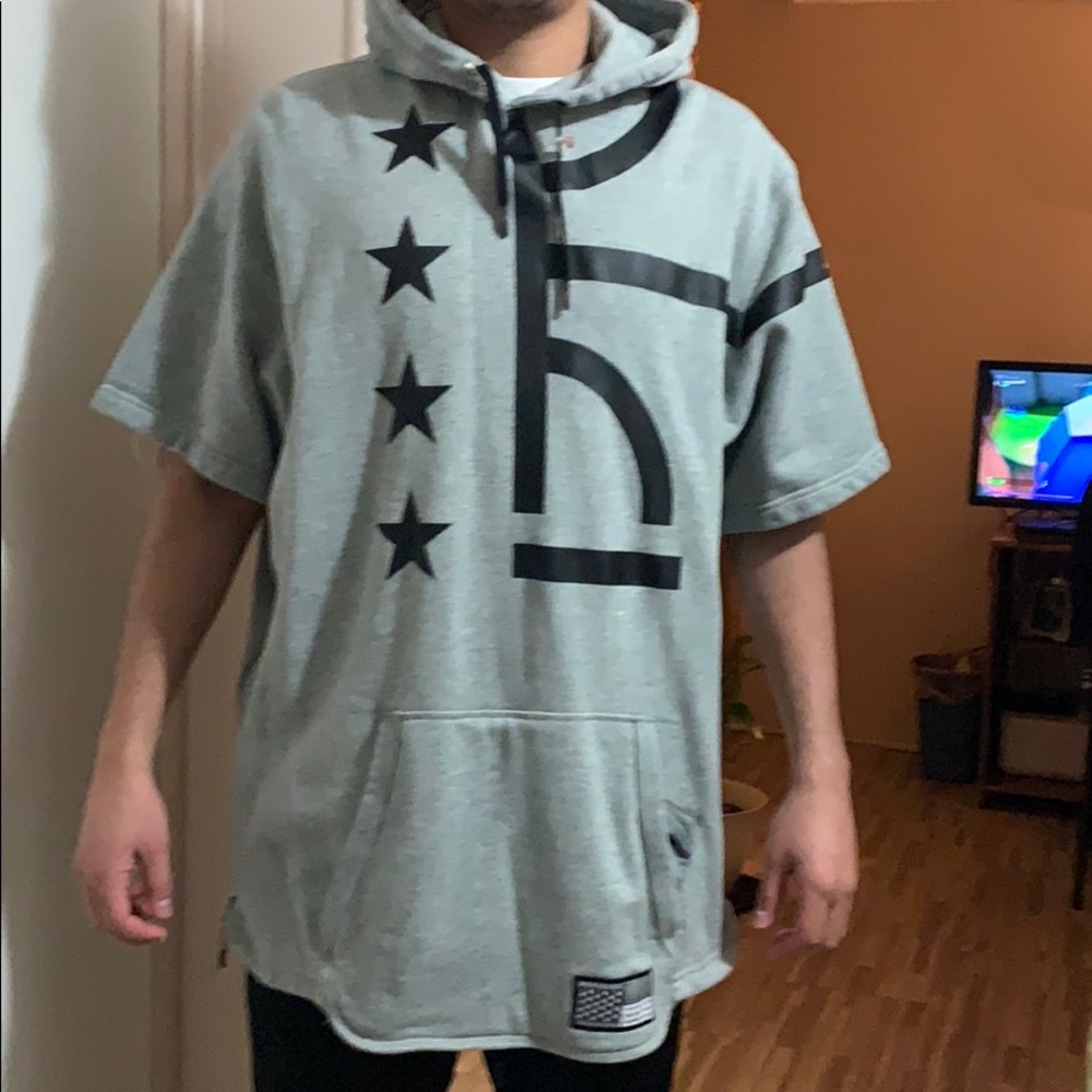 Nike Air Pivot V3 Hoodie.